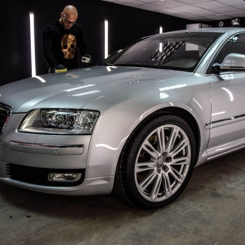 Audi A8 srebrny