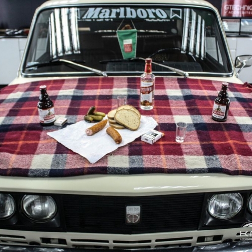 Fiat 125p kremowy