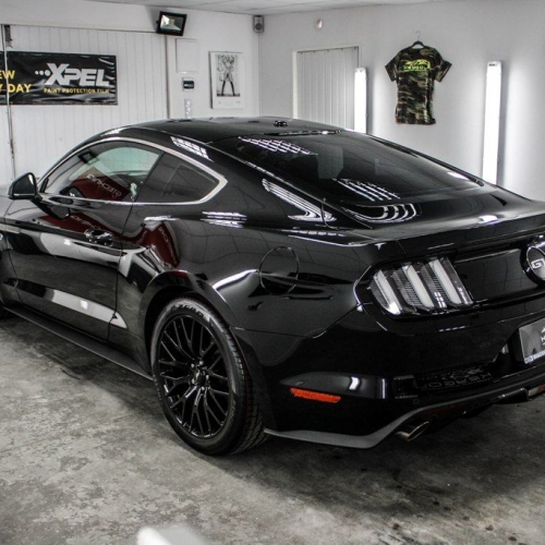 Ford Mustang 5.0 Black