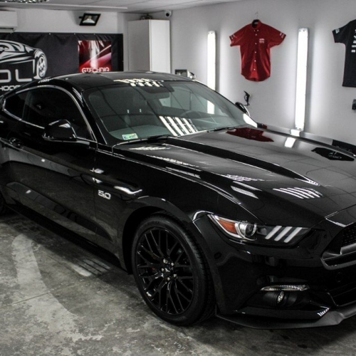 Ford Mustang 5.0 Black