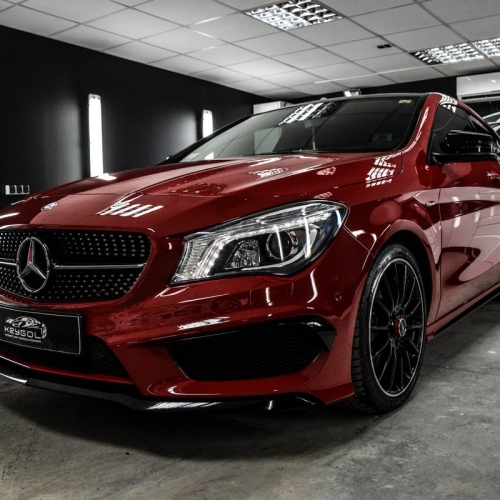 Mercedes CLA czerwony