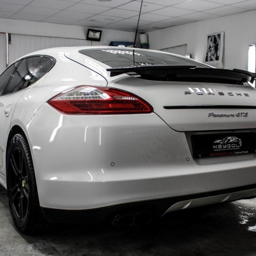 Porsche Panamera Biała